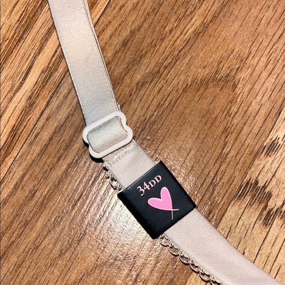 Victoria's Secret Cream Lace Push-up Bra 34DD - Picture 4 of 9